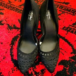 Laser-cut stiletto pumps